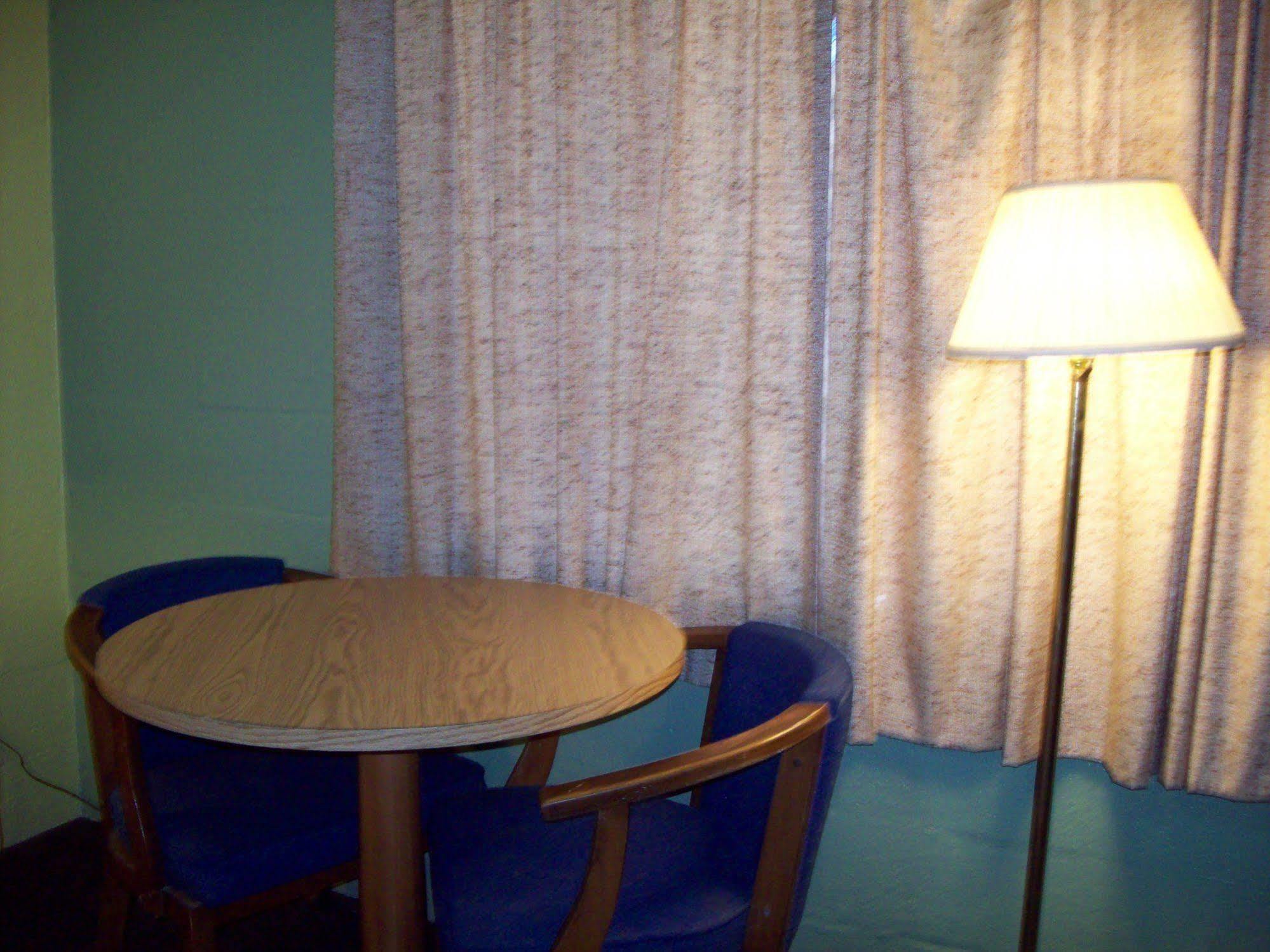 Budget Inn Sanderson Bagian luar foto