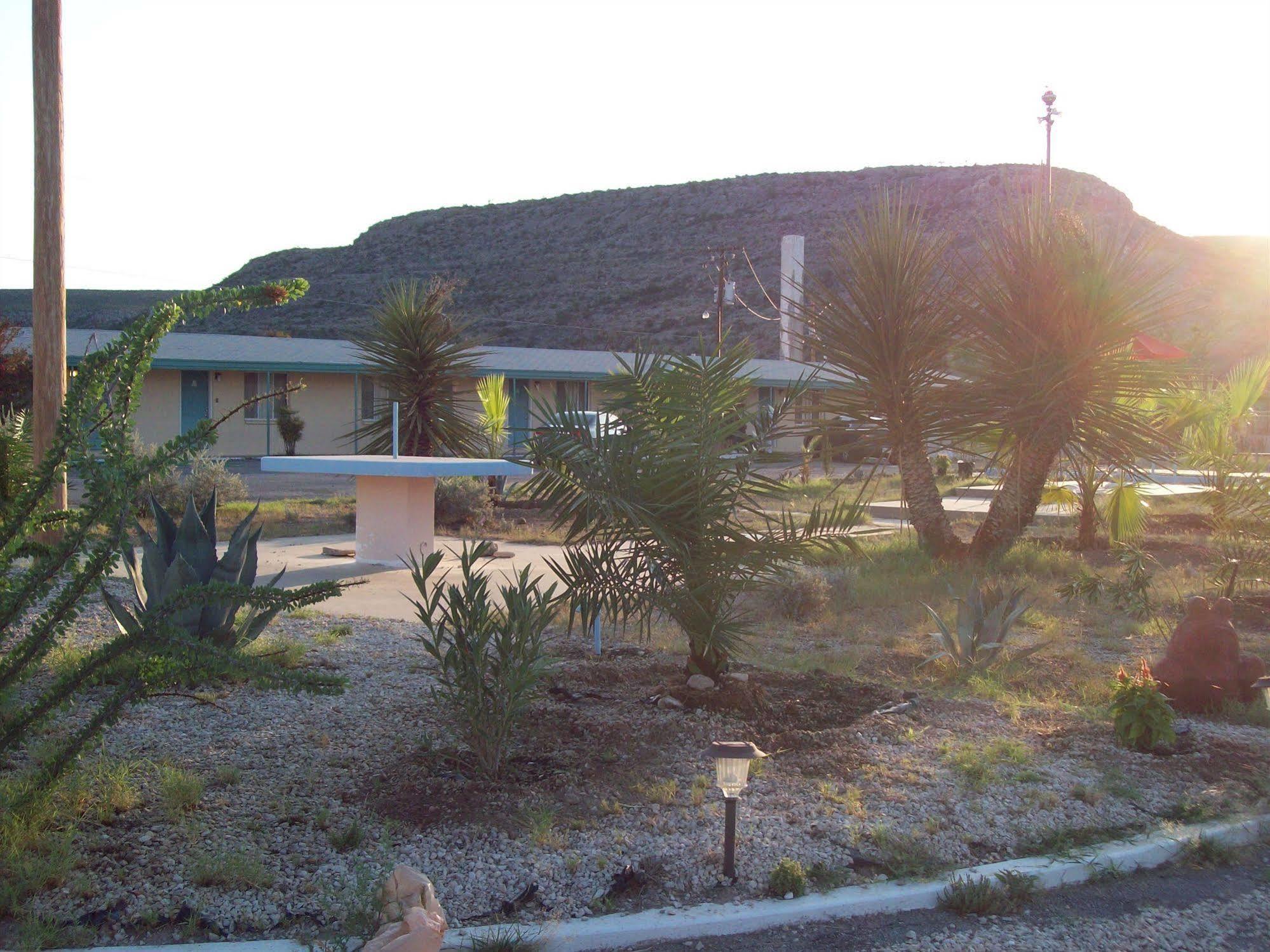 Budget Inn Sanderson Bagian luar foto
